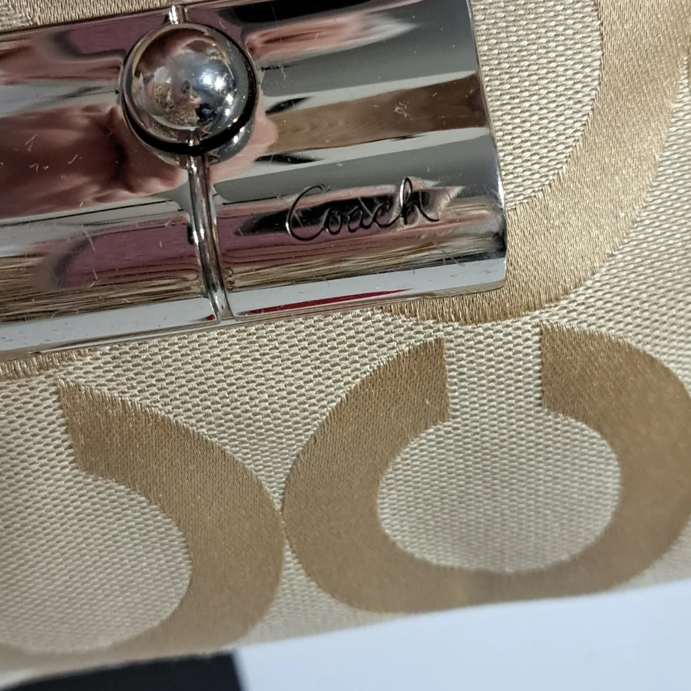 Coach Classic Bag in Mint Condition!